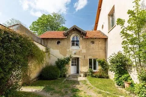 Ferme De Pontaly Hébergement de vacances *